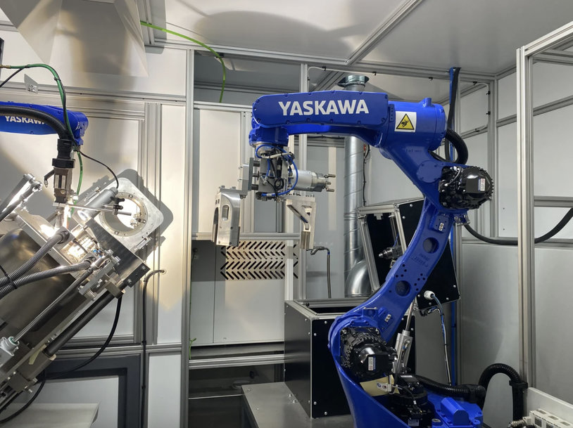 YASKAWA: HANDLING AND WELDING ROBOTS WORK “ARM IN ARM”